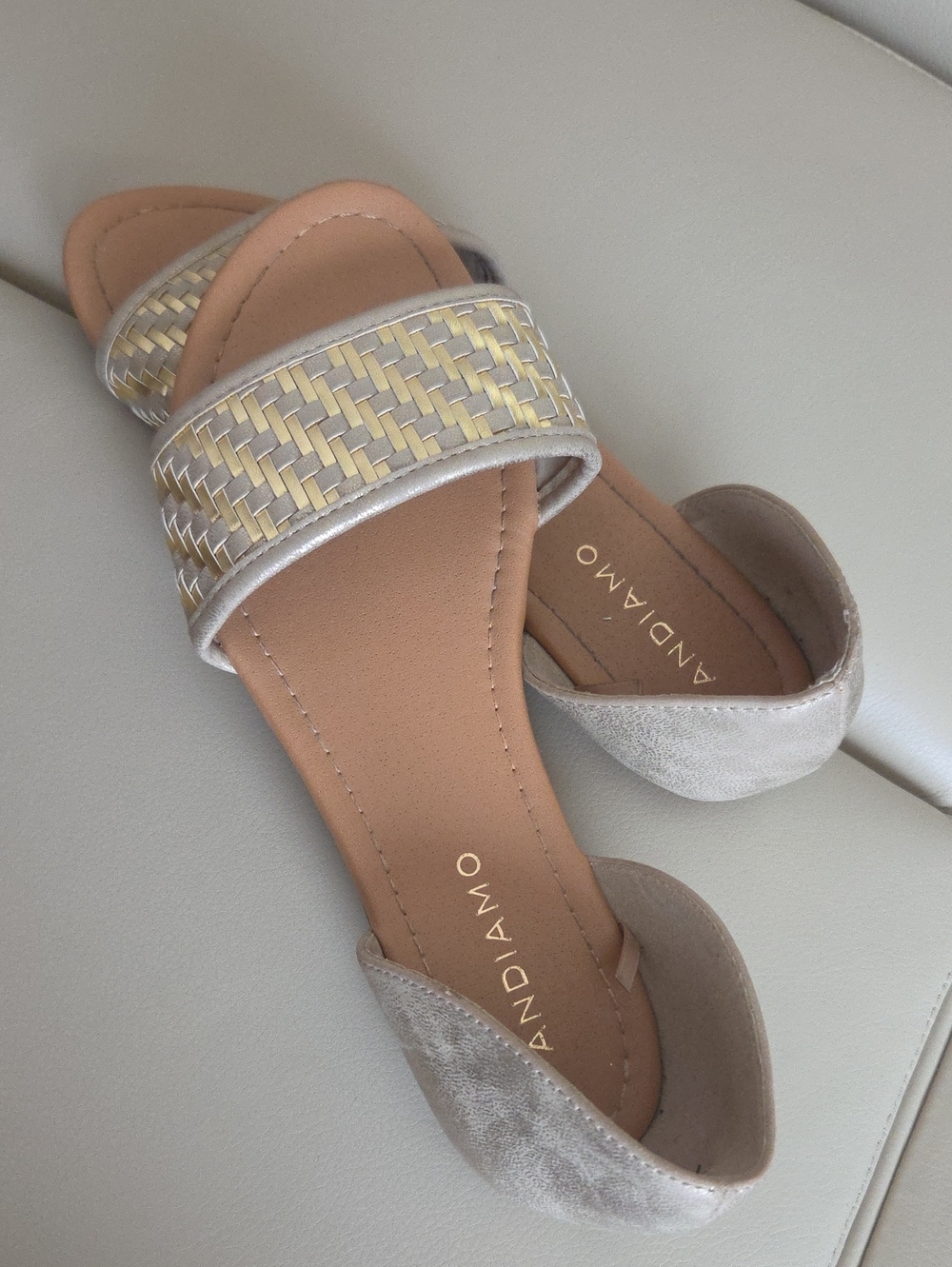 Women's Metallic Beige / Gold Open-Toe Flats Size 7.5W